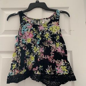 Sleeveless crop top tank